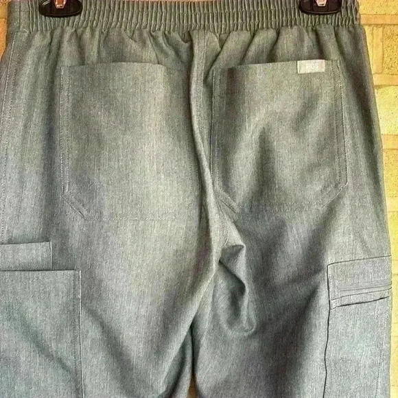 Figs Technical Collection elastic waist drawstring  multi pocket uniform scrubs - Picture 7 of 8